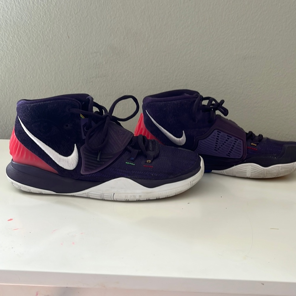Kyrie basketball shoes size 6.5 youth